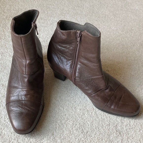 Munro brown boots - Picture 1 of 16